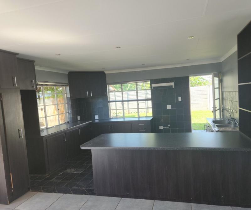 4 Bedroom Property for Sale in Kwaggafontein Free State